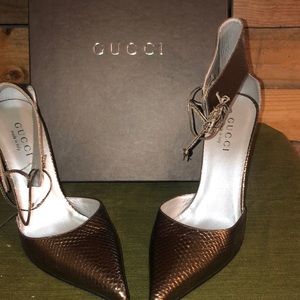 Gucci metallic gold high heel shoes